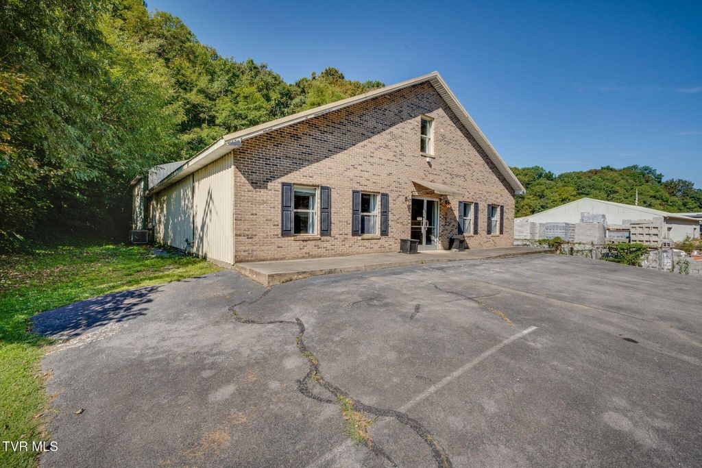 Photo of 362 Colonial Road, Rogersville, TN 37857 (MLS # 9985836)