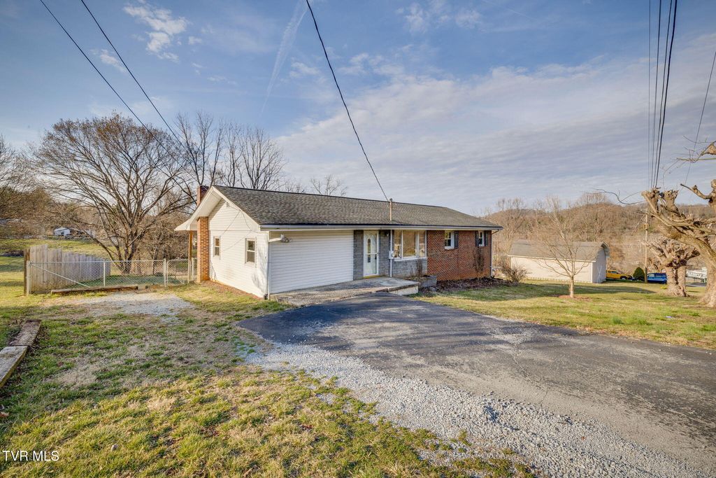 Photo of 118 Sunny Acres, Elizabethton, TN 37643 (MLS # 9991765)