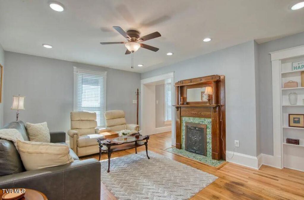 Photo of 1200 Anderson Street, Bristol, TN 37620 (MLS # 9985870)