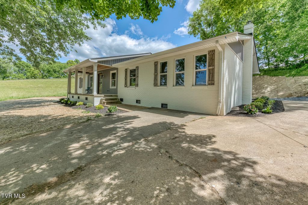 Photo of 545 J A Hodge Road, Piney Flats, TN 37686 (MLS # 9995642)