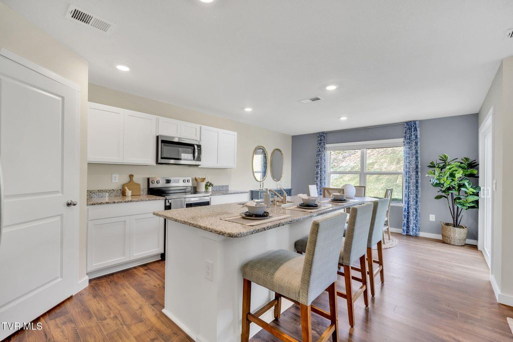 Photo of 1175 Aspen Terrace, Greeneville, TN 37745 (MLS # 9990492)