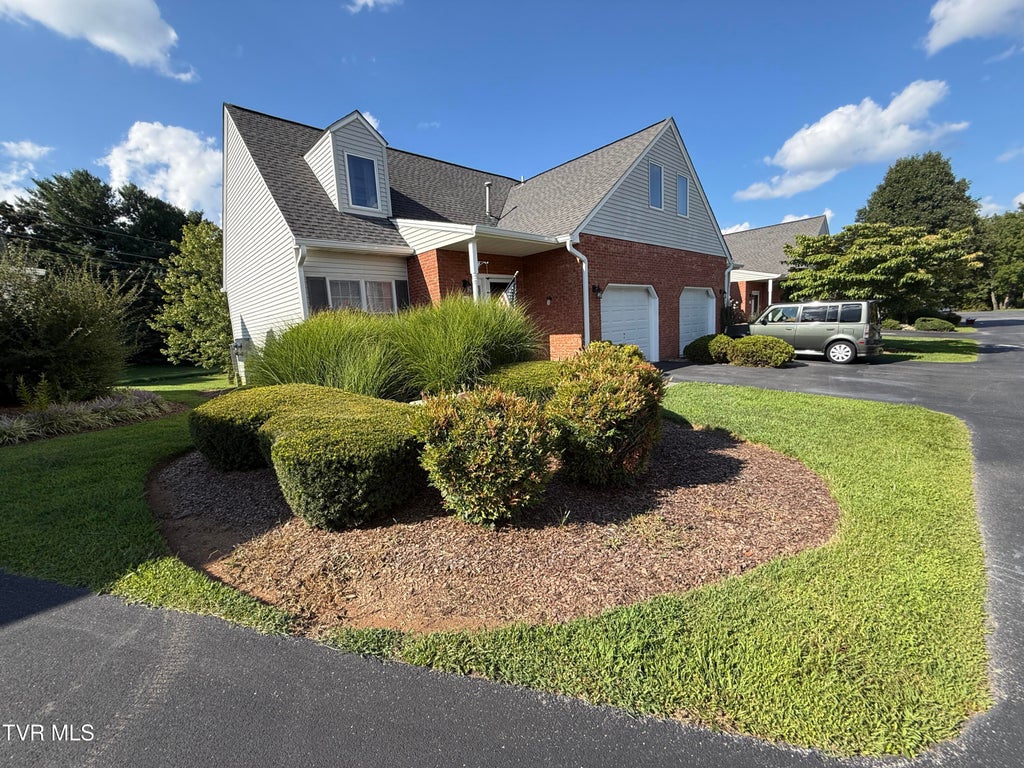 Photo of 1725 Lakeview Drive #Unit 23, Johnson City, TN 37601 (MLS # 10000023)