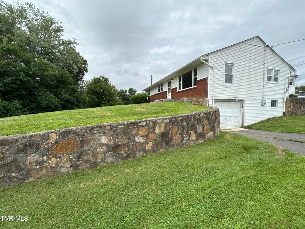 Photo of 154 North Drive, Marion, VA 24354 (MLS # 9984103)
