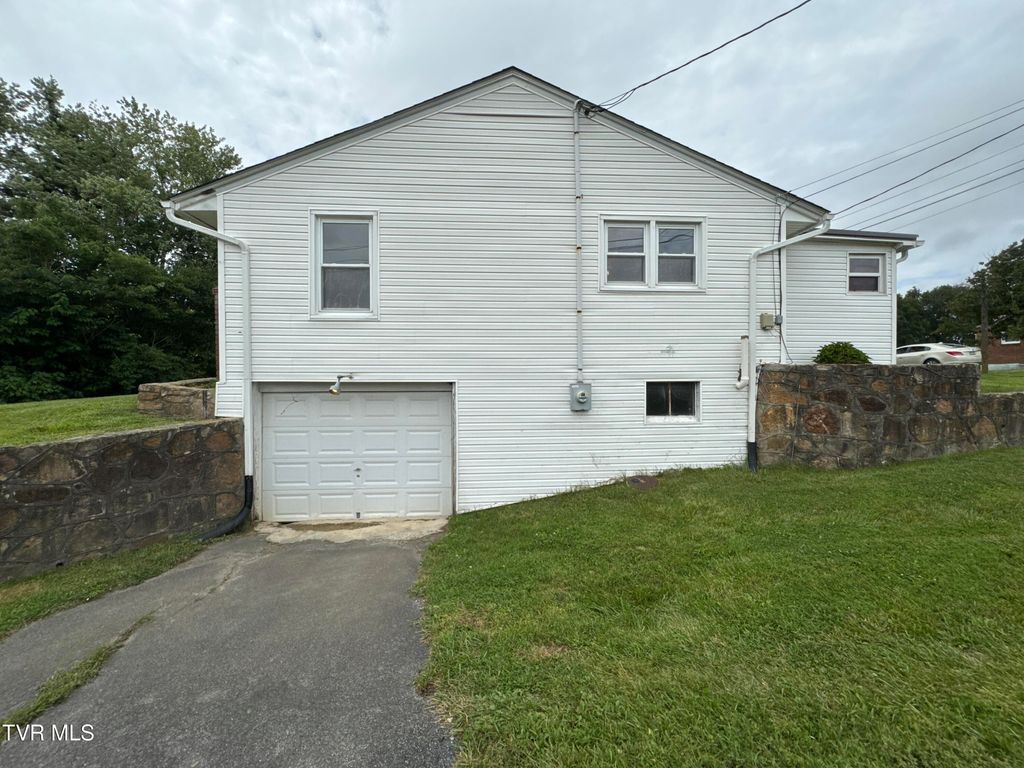 Photo of 154 North Drive, Marion, VA 24354 (MLS # 9984103)