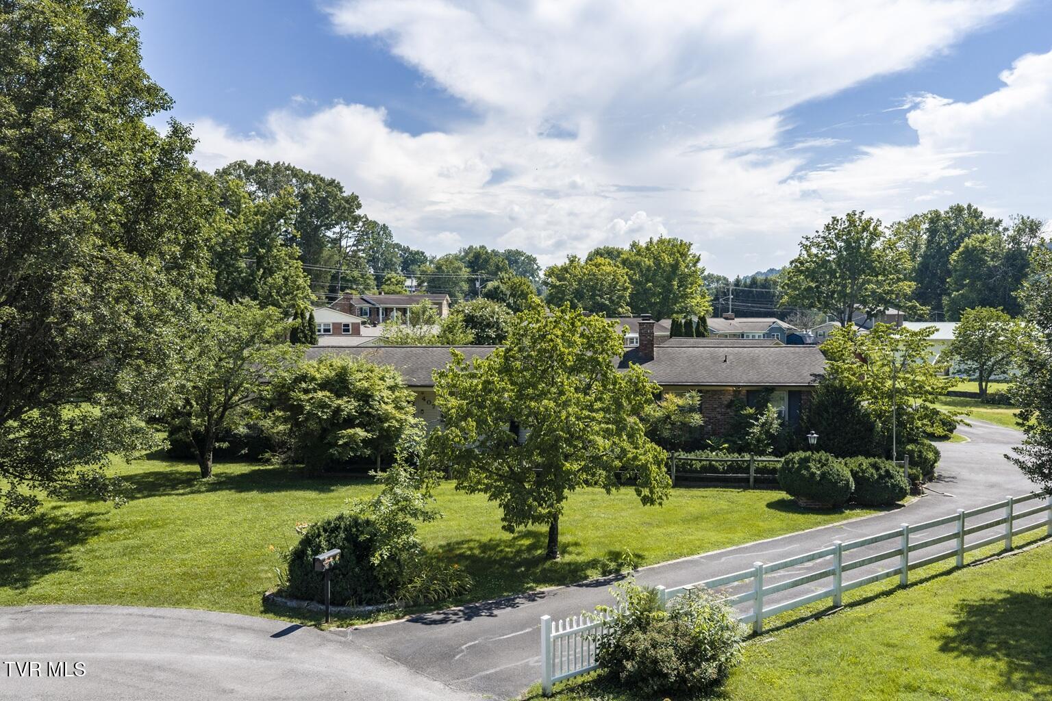 Photo 1 of 19 — 407 Little Echo Court, Kingsport, TN 37663