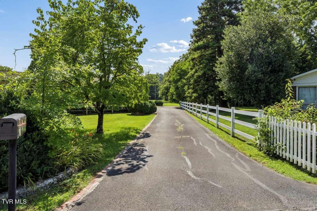 Photo of 407 Little Echo Court, Kingsport, TN 37663 (MLS # 9997866)