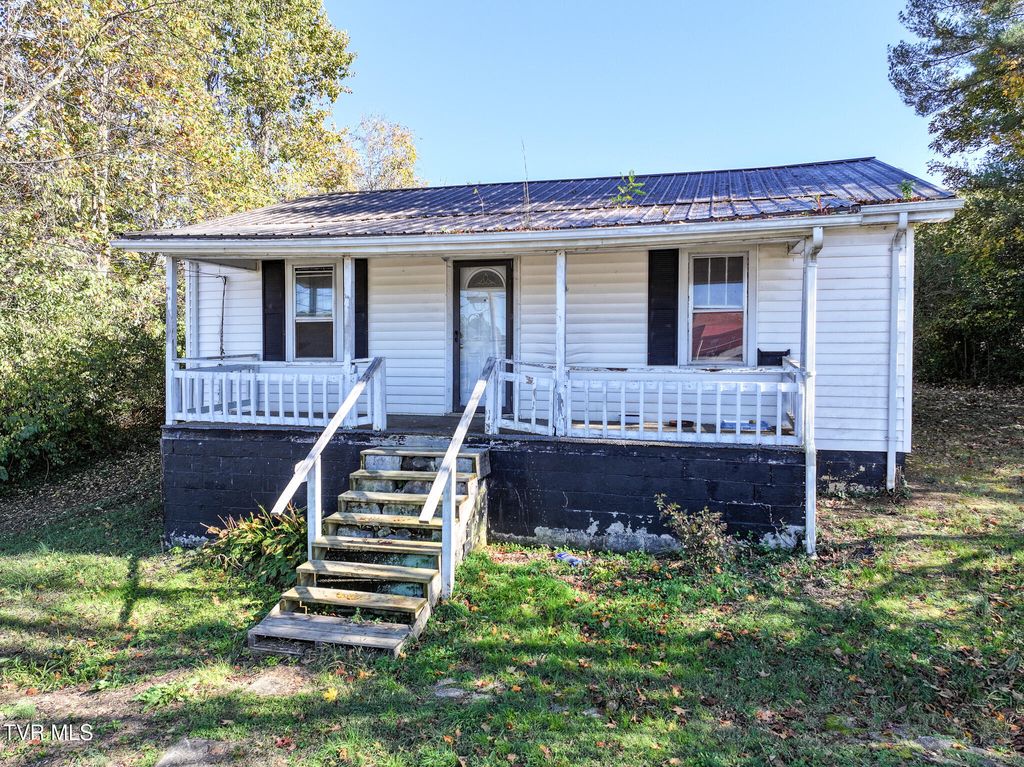 Photo of 802 East Church Street St, Greeneville, TN 37743 (MLS # 9987542)