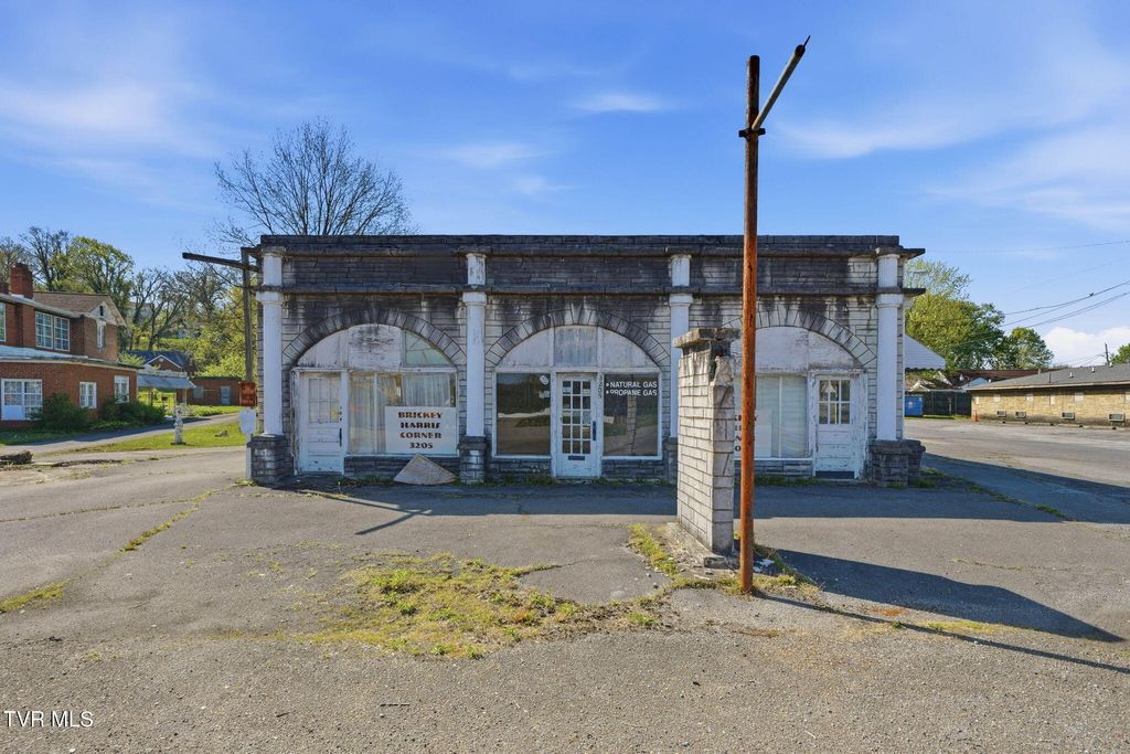 Photo of 3209 Memorial Boulevard, Kingsport, TN 37664 (MLS # 9993799)