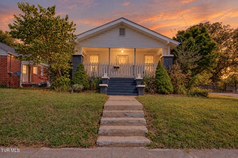 Photo of 900 Hillcrest Drive, Johnson City, TN 37604 (MLS # 10001704)