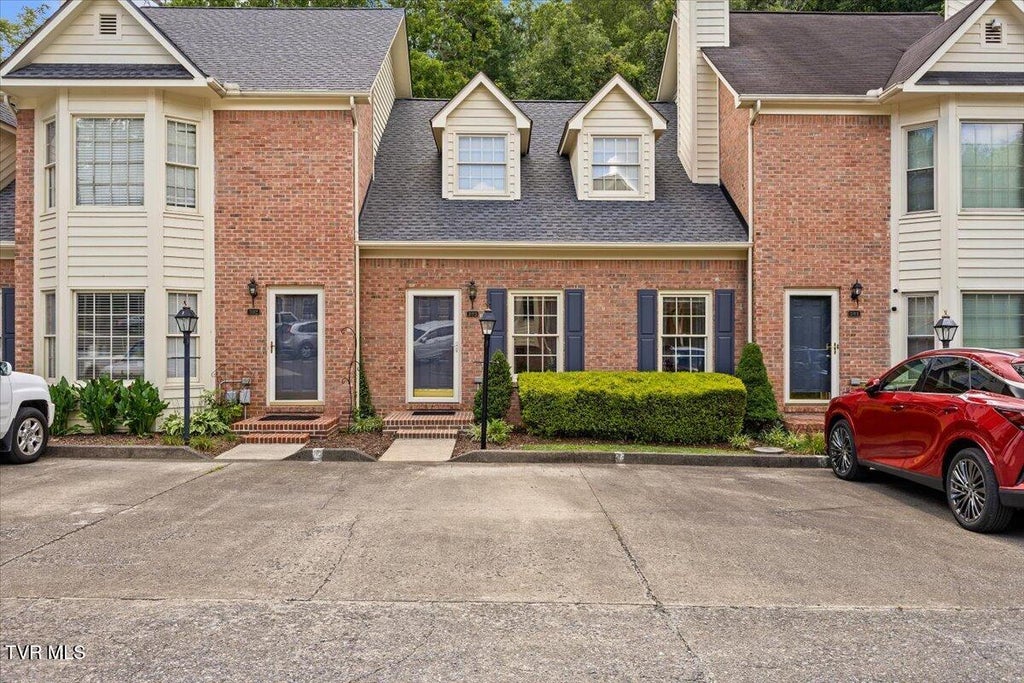 Photo of 303 Ashley Oaks Private Drive, Kingsport, TN 37663 (MLS # 9998237)