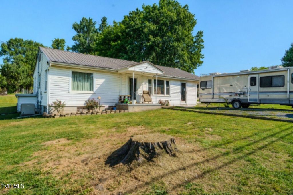 Photo of 190 Debusk Road, Greeneville, TN 37743 (MLS # 9994419)