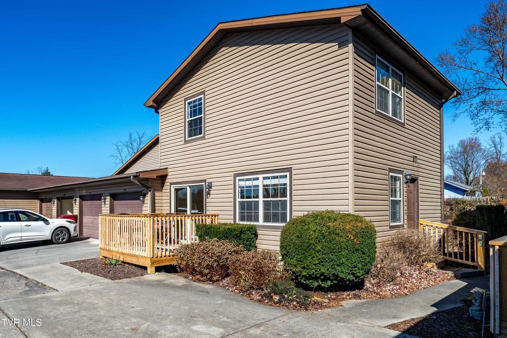 Photo of 518 Pilgrim Court #D, Johnson City, TN 37601 (MLS # 9988704)