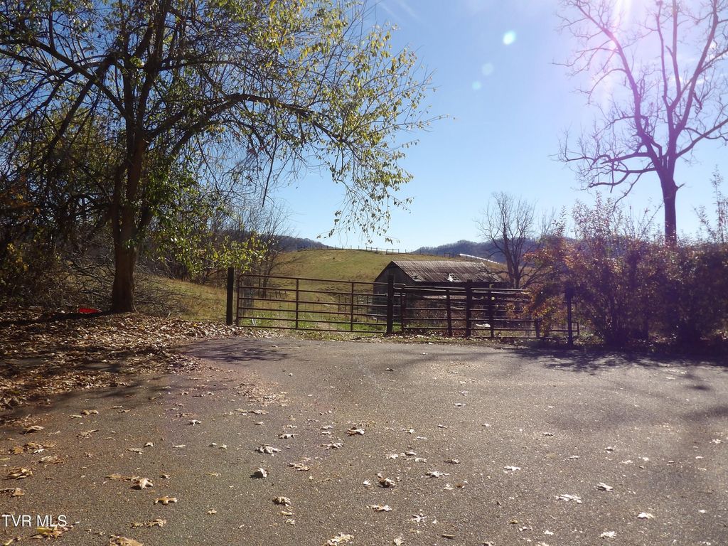 Photo of 107 Edgewood/Crusenberry Rd Road, Saltville, VA 24370 (MLS # 9994807)
