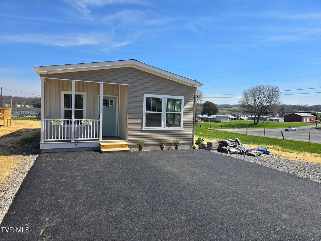 Photo of 2204 Oak St Street, Gray, TN 37615 (MLS # 9987575)