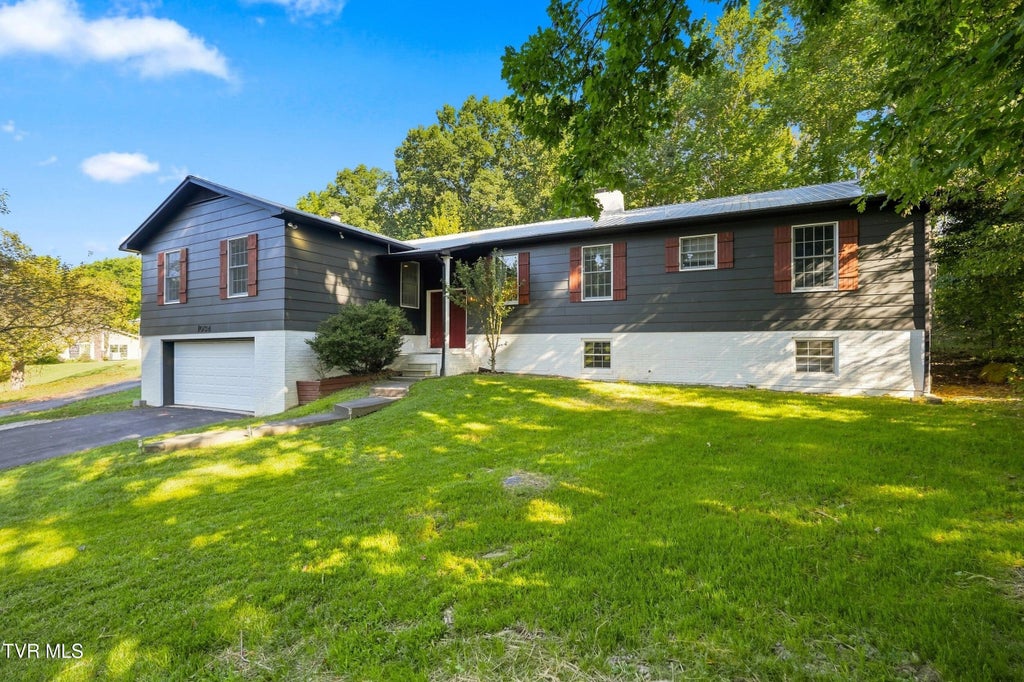 Photo of 1034 Circle Drive, Wise, VA 24293 (MLS # 10000448)