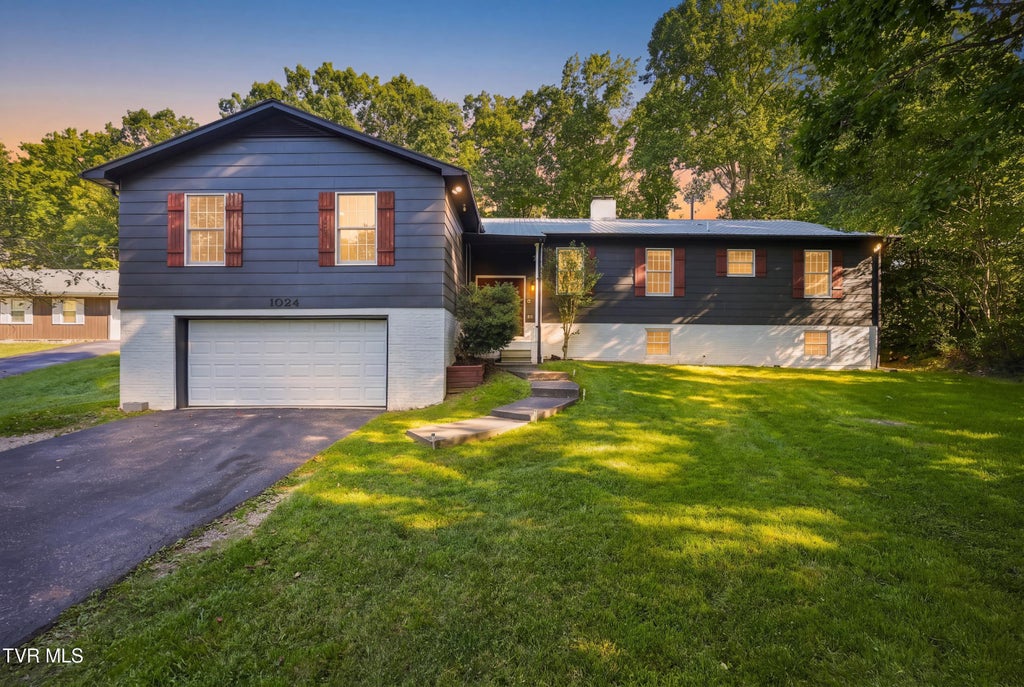 Photo of 1034 Circle Drive, Wise, VA 24293 (MLS # 10000448)