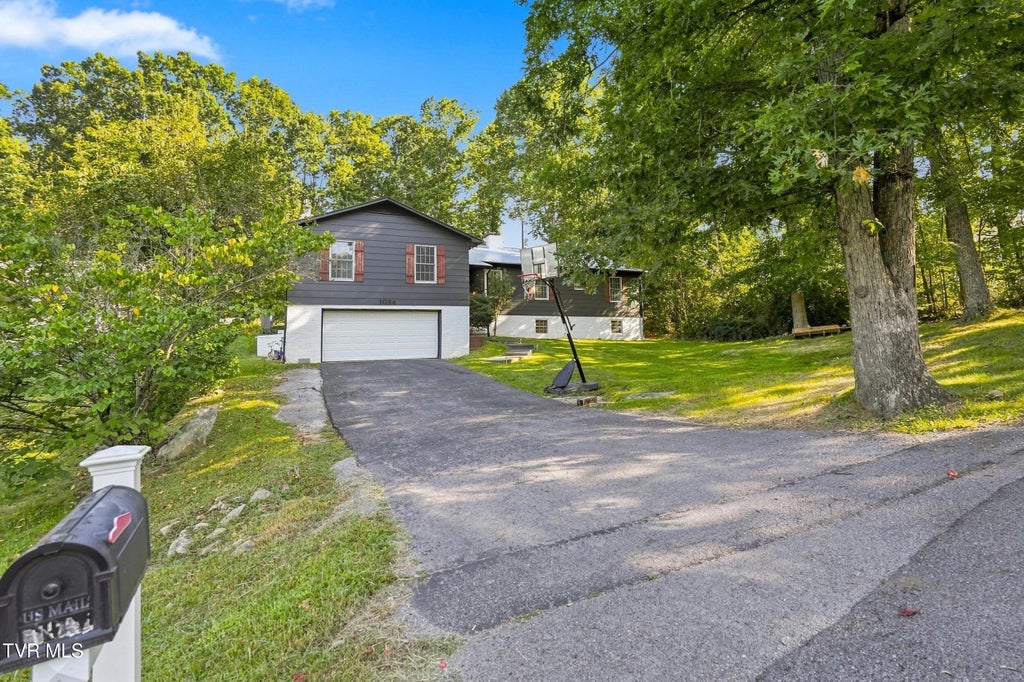 Photo of 1034 Circle Drive, Wise, VA 24293 (MLS # 10000448)