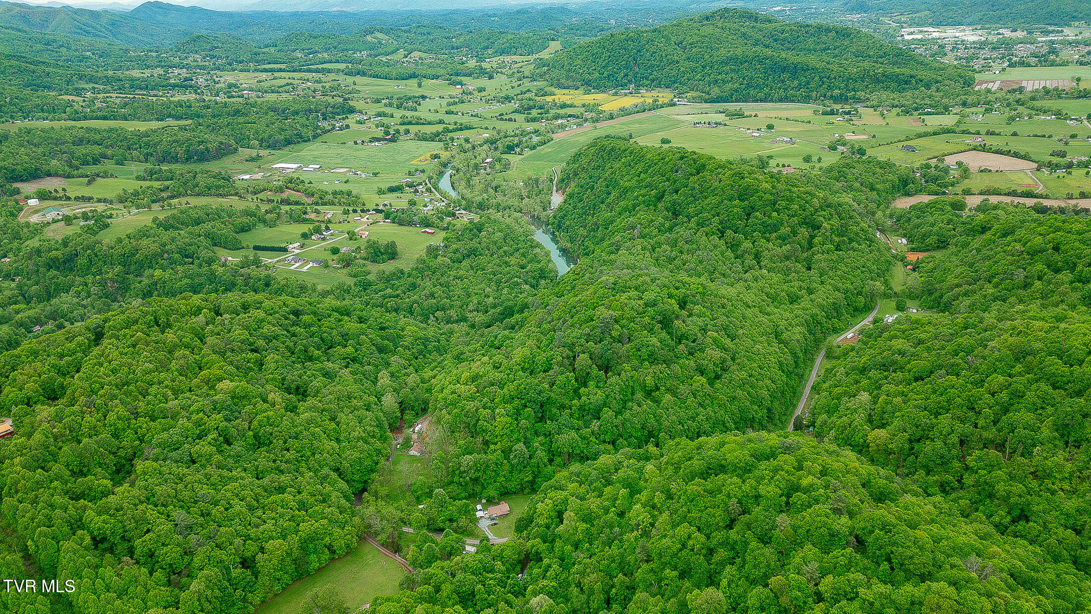394 Bishop Hollow Road, Elizabethton, Tennessee image 2