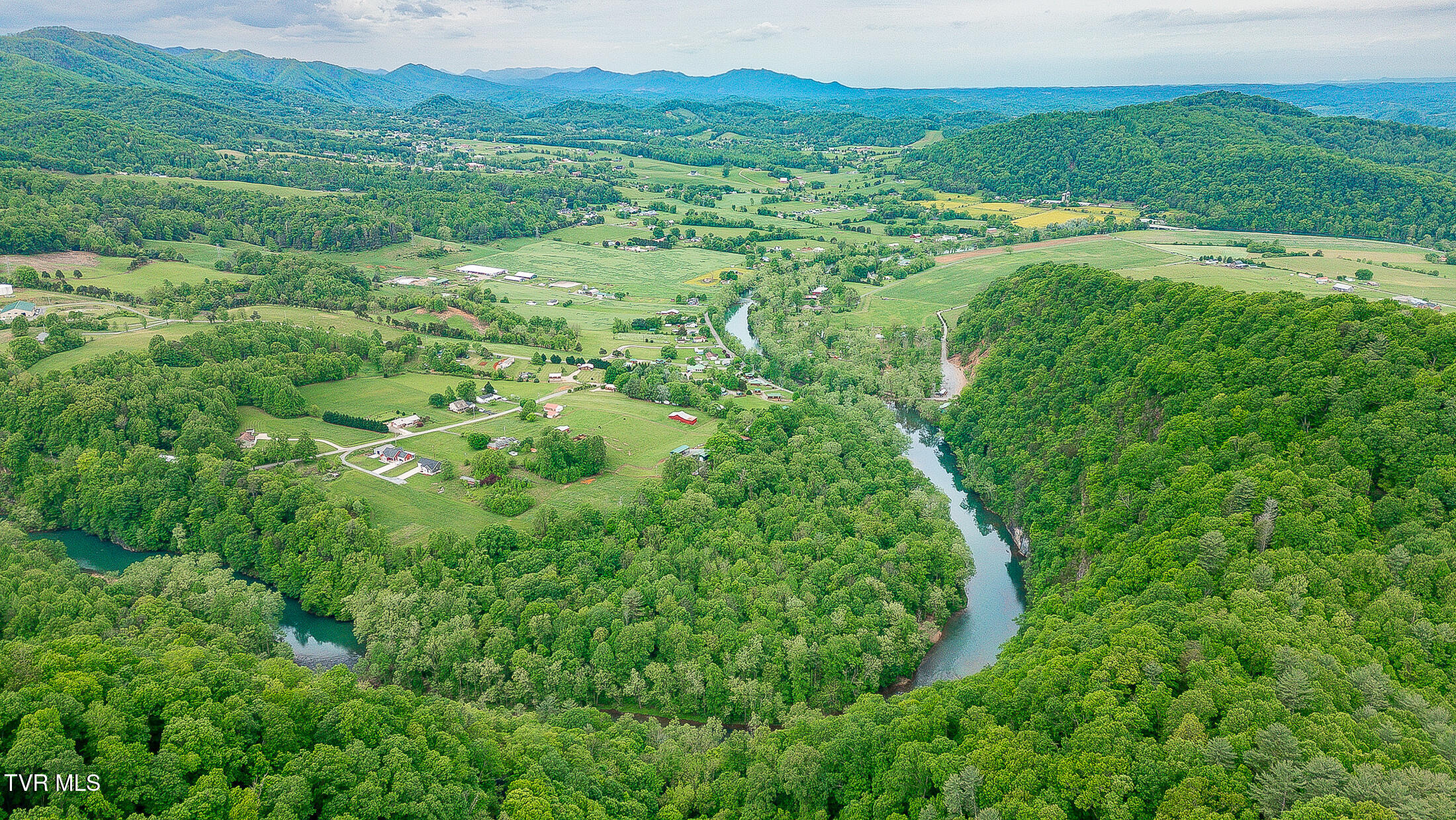 394 Bishop Hollow Road, Elizabethton, Tennessee image 1