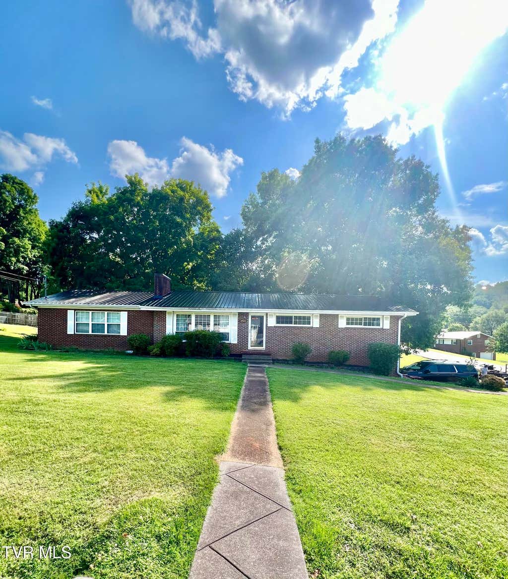 Photo of 2703 Schumway Drive, Johnson City, TN 37601 (MLS # 9997557)