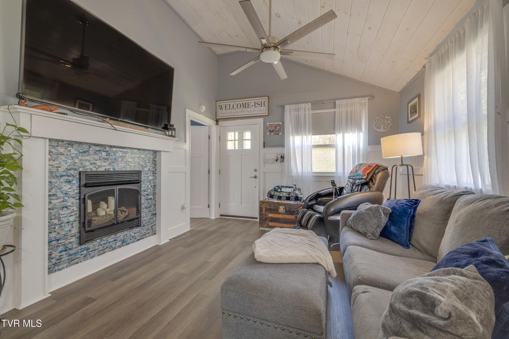 Photo of 215 Stafford Street, Bristol, TN 37620 (MLS # 9987777)