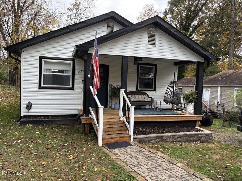 Photo of 215 Stafford Street, Bristol, TN 37620 (MLS # 9987777)