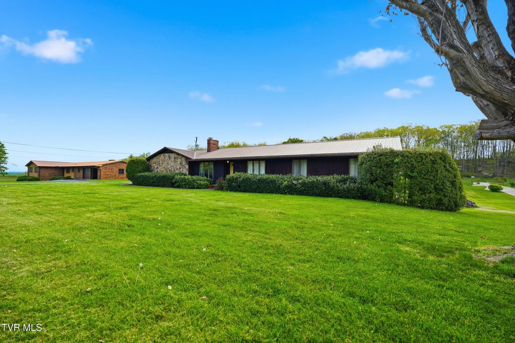 Photo of 556 Valley Drive, Kingsport, TN 37664 (MLS # 9994014)