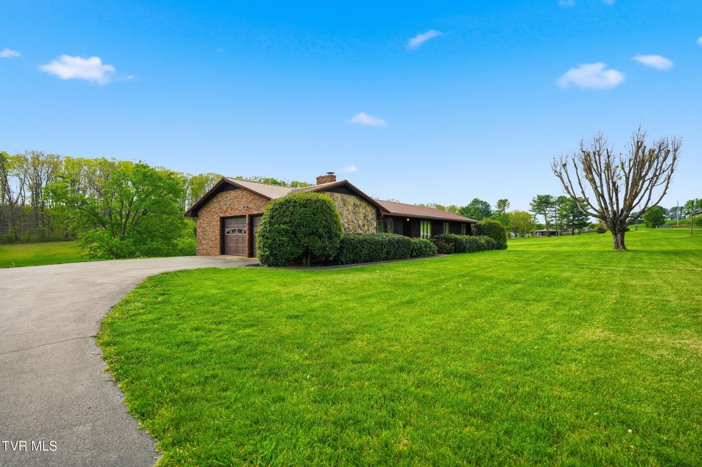 Photo of 556 Valley Drive, Kingsport, TN 37664 (MLS # 9994014)