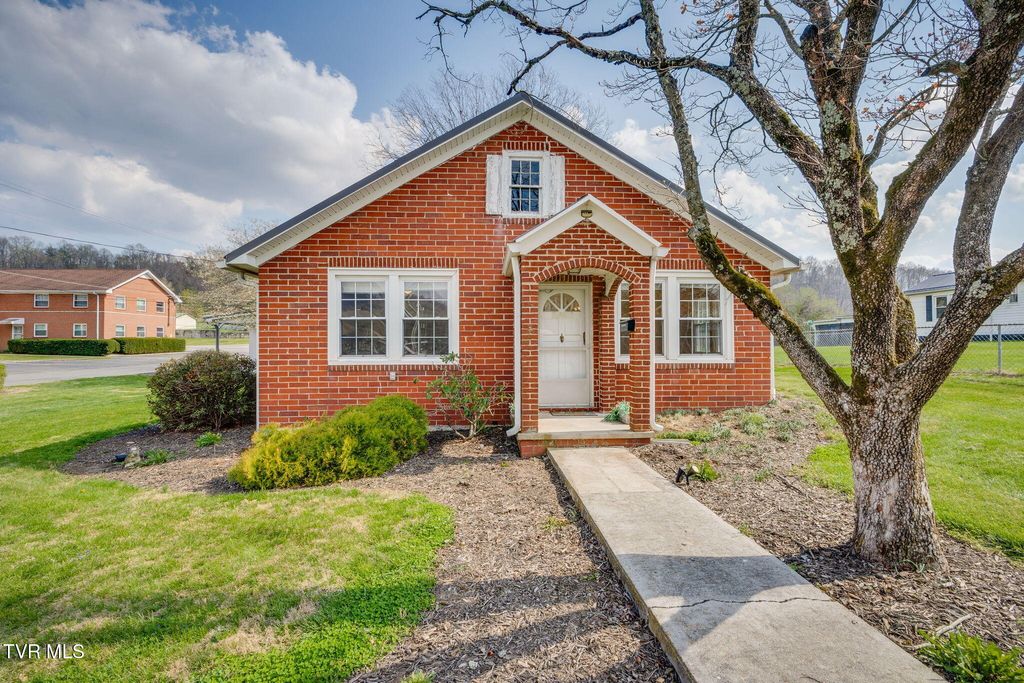 Photo of 1024 Mckinney Avenue, Rogersville, TN 37857 (MLS # 9992929)
