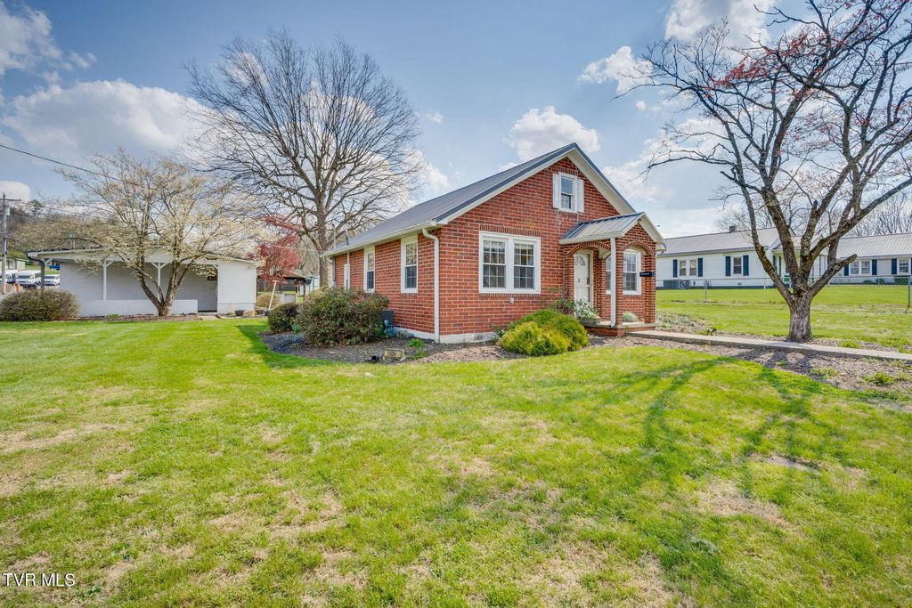 Photo of 1024 Mckinney Avenue, Rogersville, TN 37857 (MLS # 9992929)