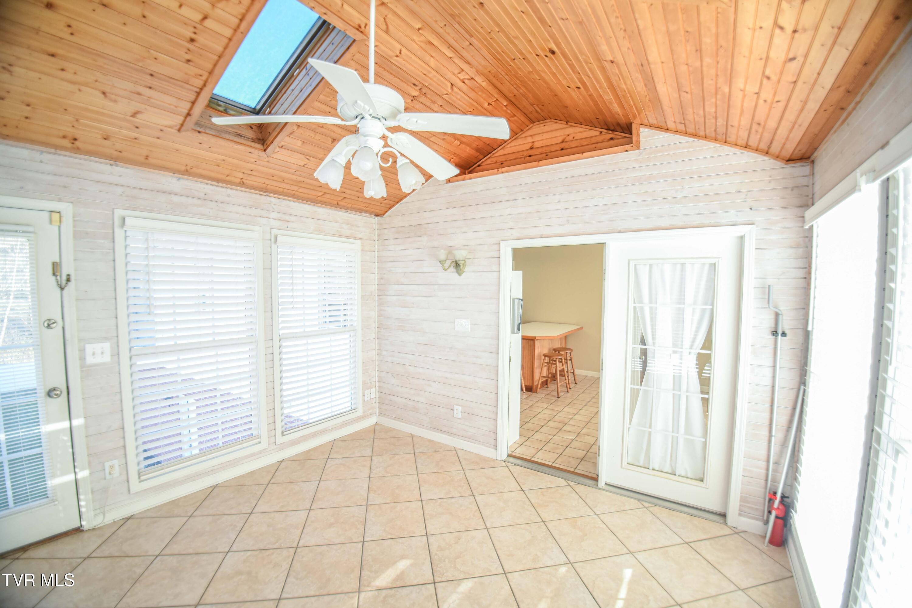 104 Mountain View Drive, Mount Carmel, Tennessee image 11