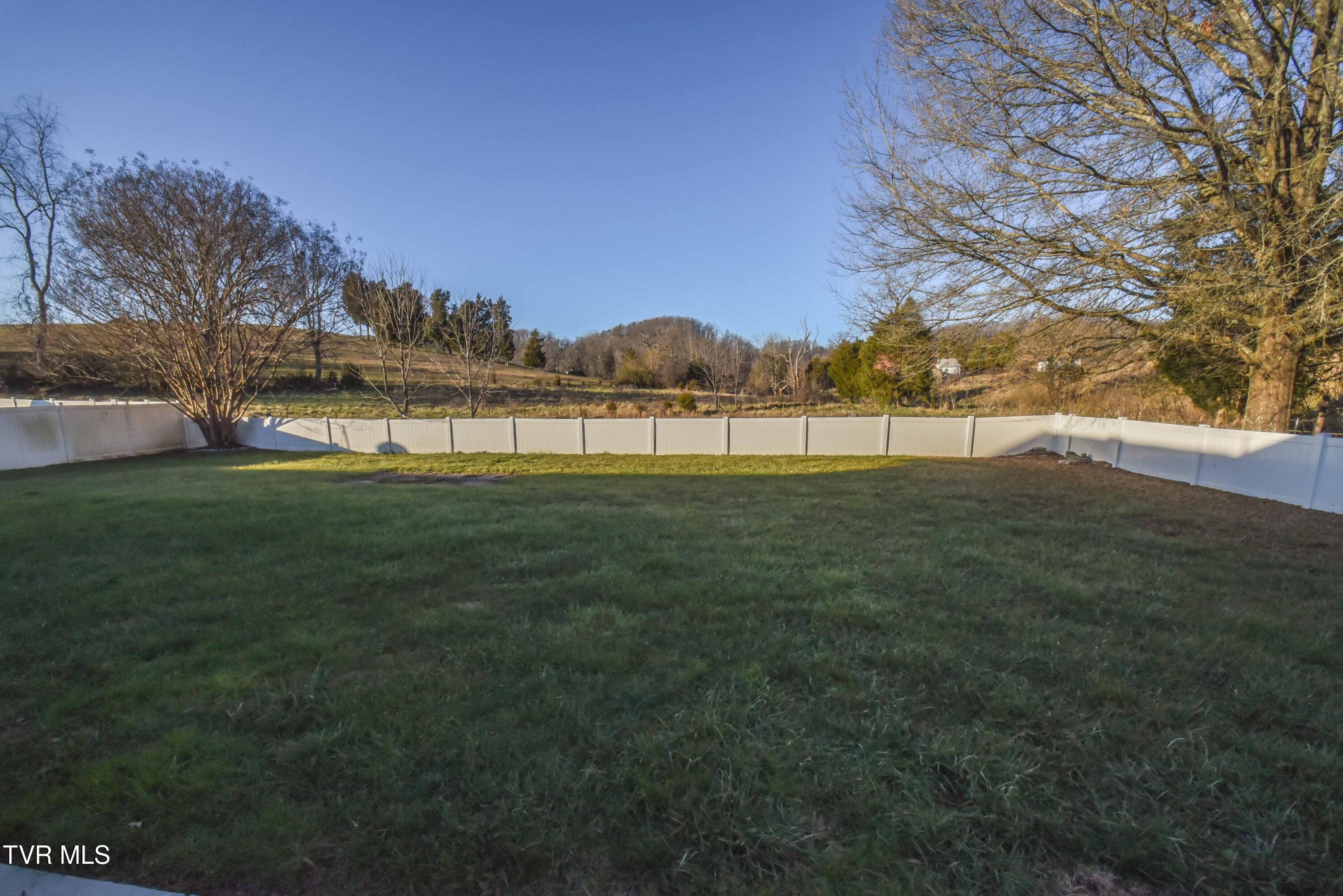 104 Mountain View Drive, Mount Carmel, Tennessee image 32