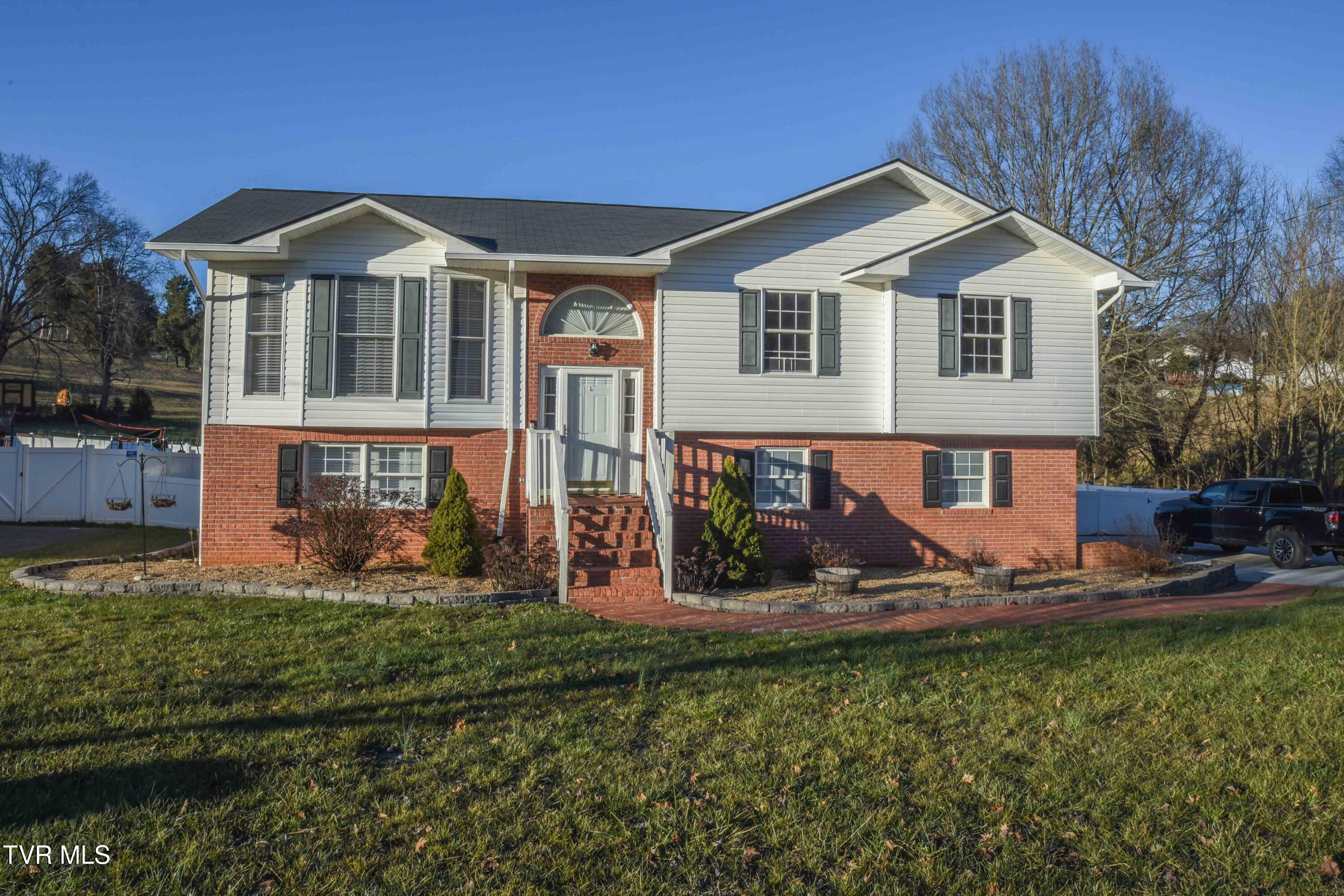 104 Mountain View Drive, Mount Carmel, Tennessee image 1