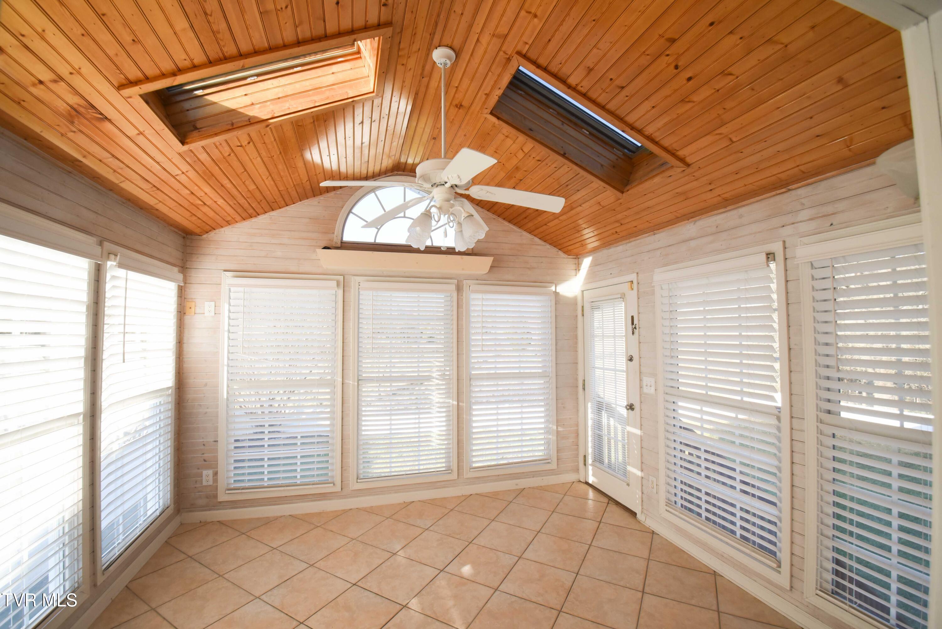 104 Mountain View Drive, Mount Carmel, Tennessee image 10