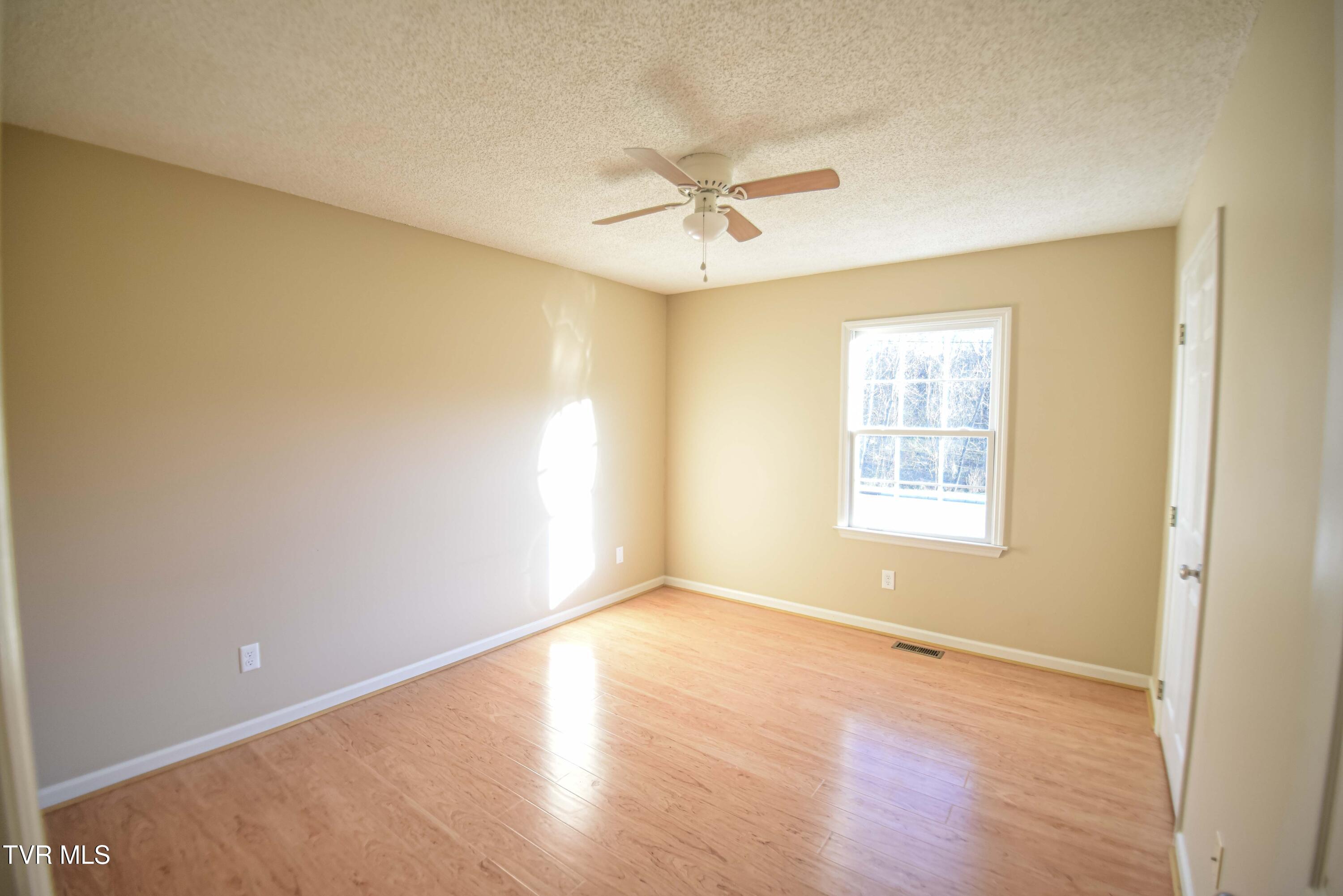 104 Mountain View Drive, Mount Carmel, Tennessee image 19
