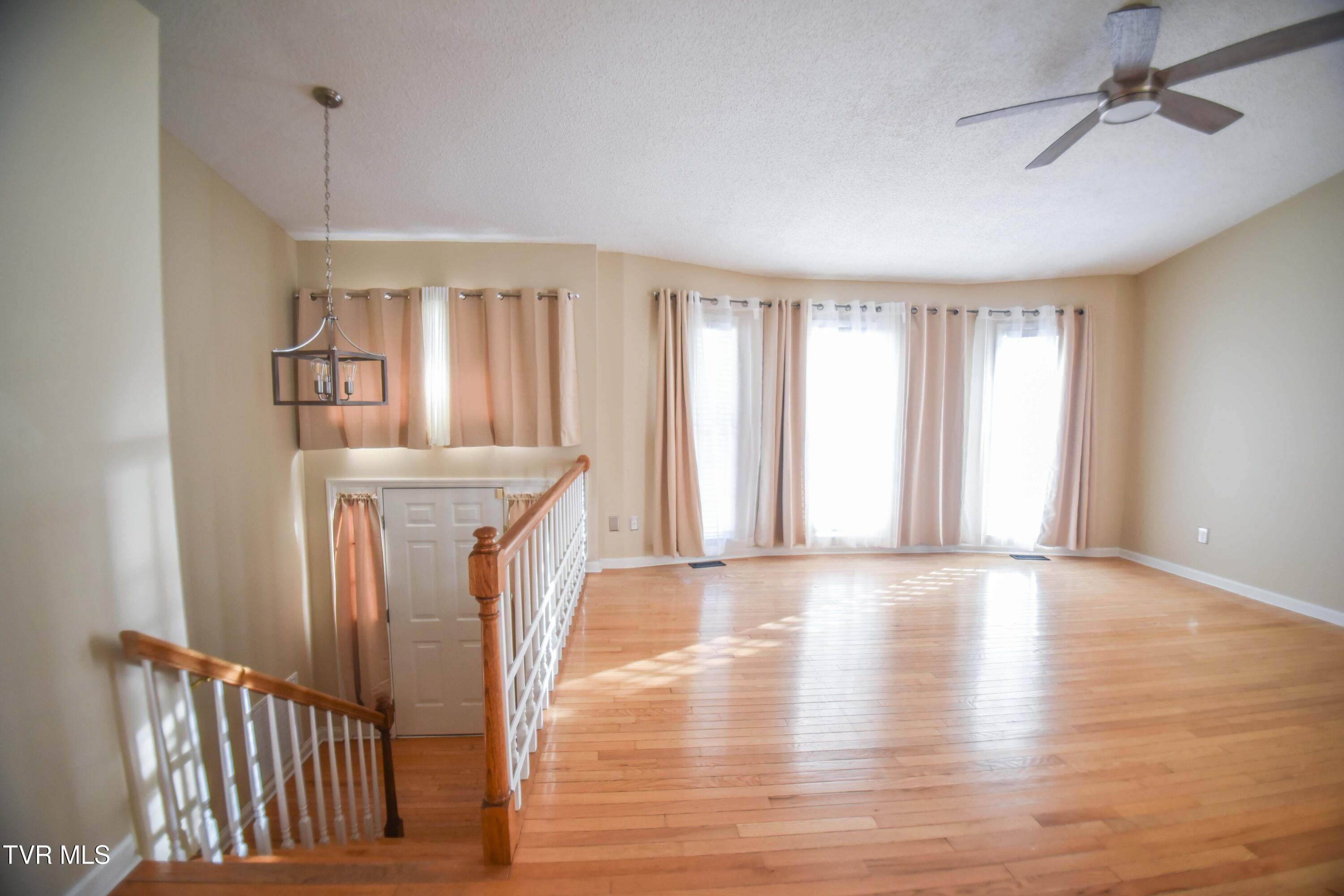 104 Mountain View Drive, Mount Carmel, Tennessee image 14