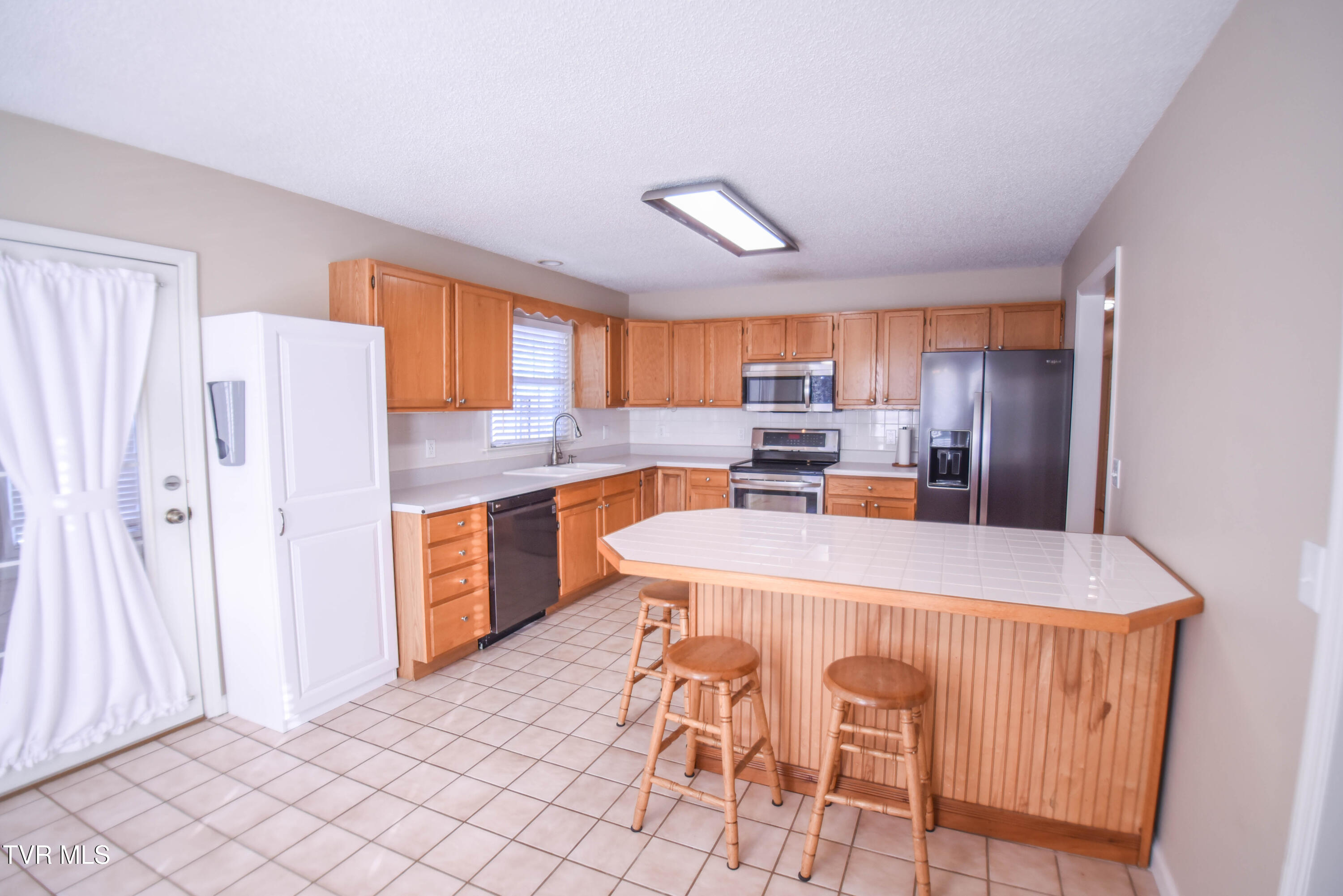 104 Mountain View Drive, Mount Carmel, Tennessee image 7
