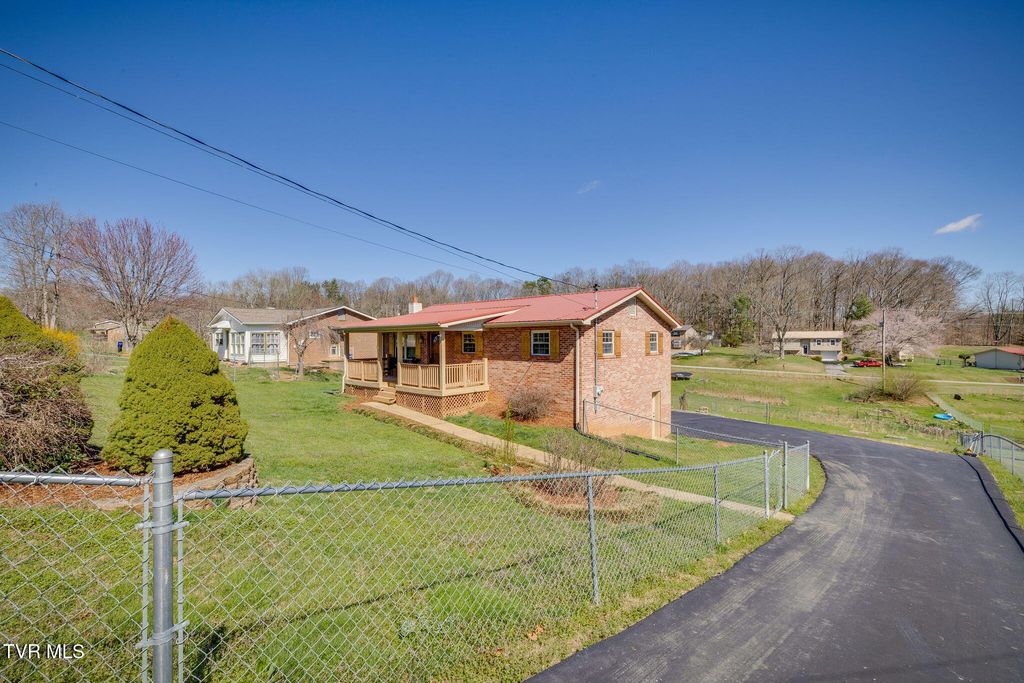 Photo of 895 Choctaw Drive, Chuckey, TN 37641 (MLS # 9992333)