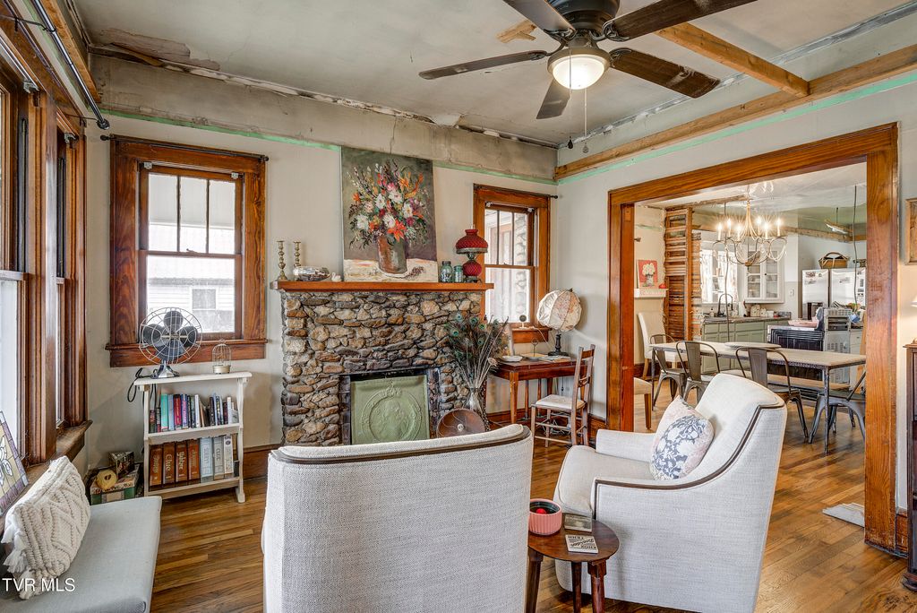 Photo of 1027 Elm Avenue, Erwin, TN 37650 (MLS # 9989738)