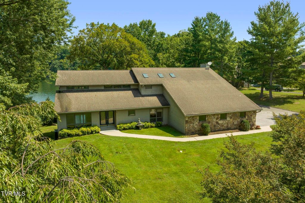 Photo of 218 Lake Meadow Drive, Gray, TN 37615 (MLS # 9983896)