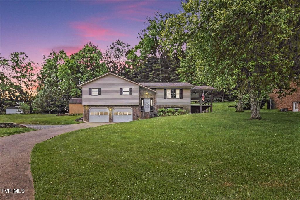 Photo of 912 Sherbrooke Circle, Mount Carmel, TN 37645 (MLS # 9996062)