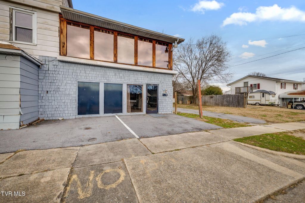 Photo of 2728 Center Street #E, Kingsport, TN 37664 (MLS # 9989291)