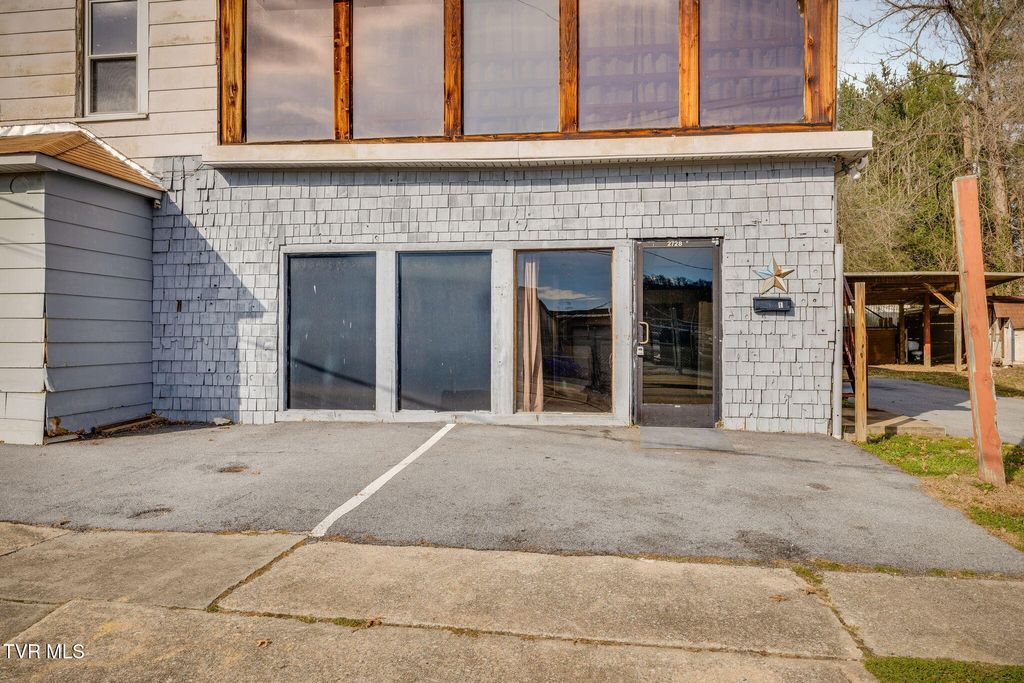 Photo of 2728 Center Street #E, Kingsport, TN 37664 (MLS # 9989291)