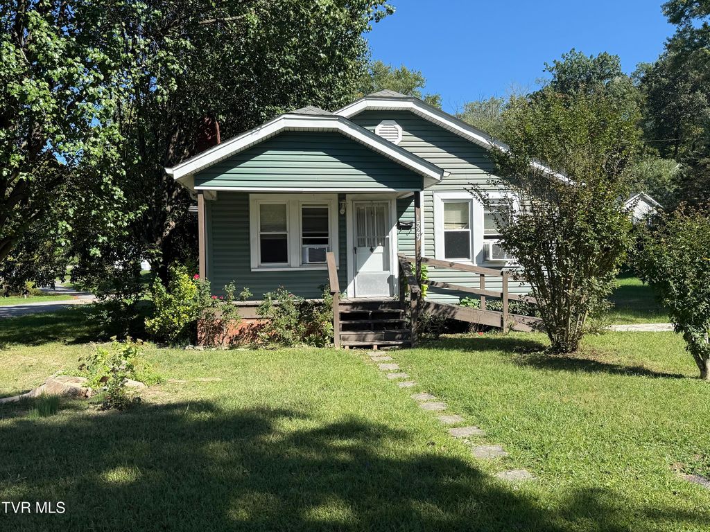 Photo of 1529 Central Street, Kingsport, TN 37660 (MLS # 9987248)