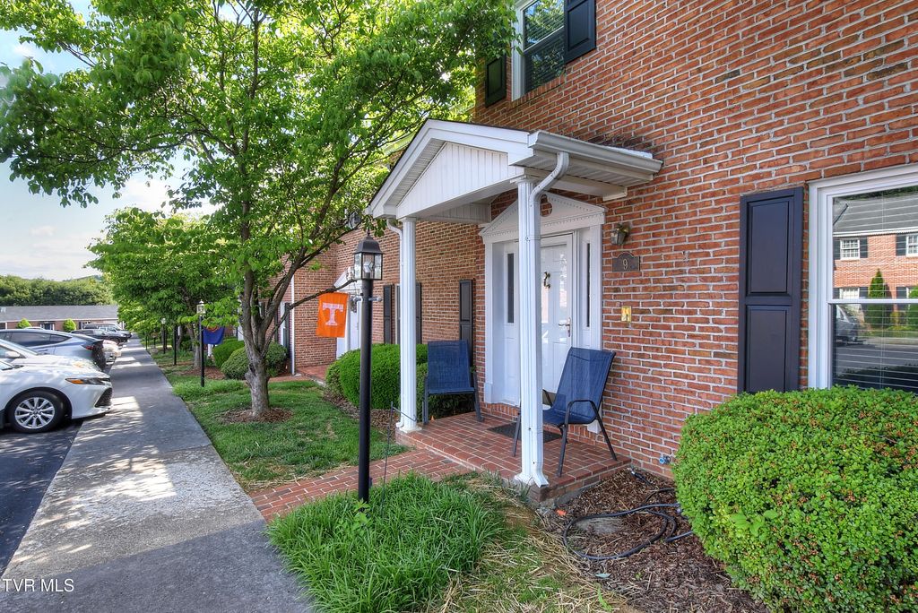 Photo of 2734 Oakland Avenue #B-9, Johnson City, TN 37601 (MLS # 9995384)