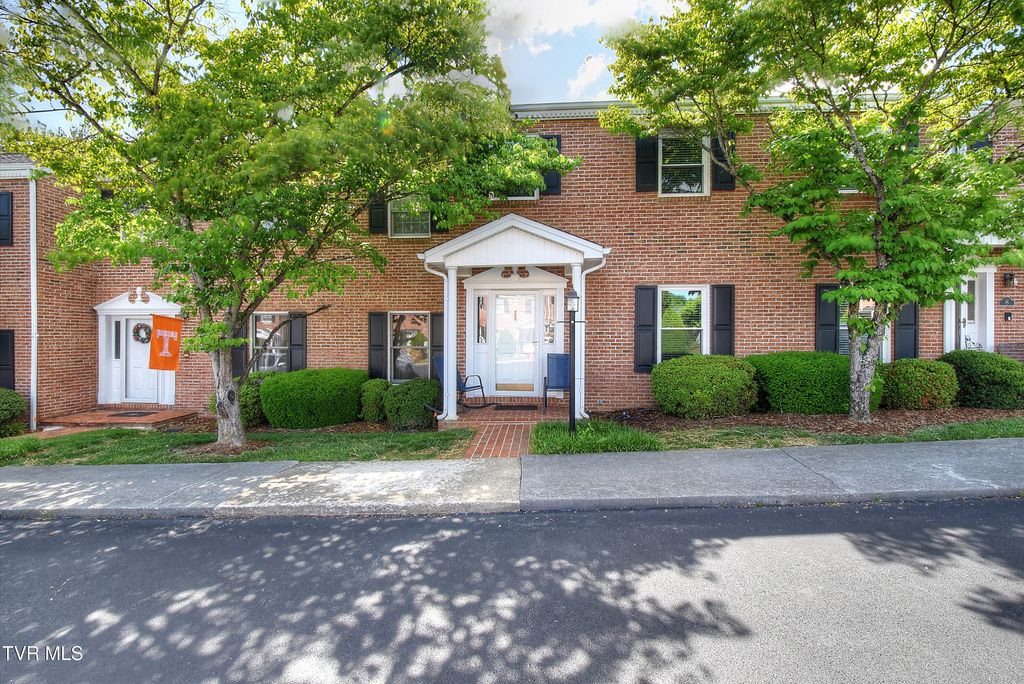 Photo of 2734 Oakland Avenue #B-9, Johnson City, TN 37601 (MLS # 9995384)
