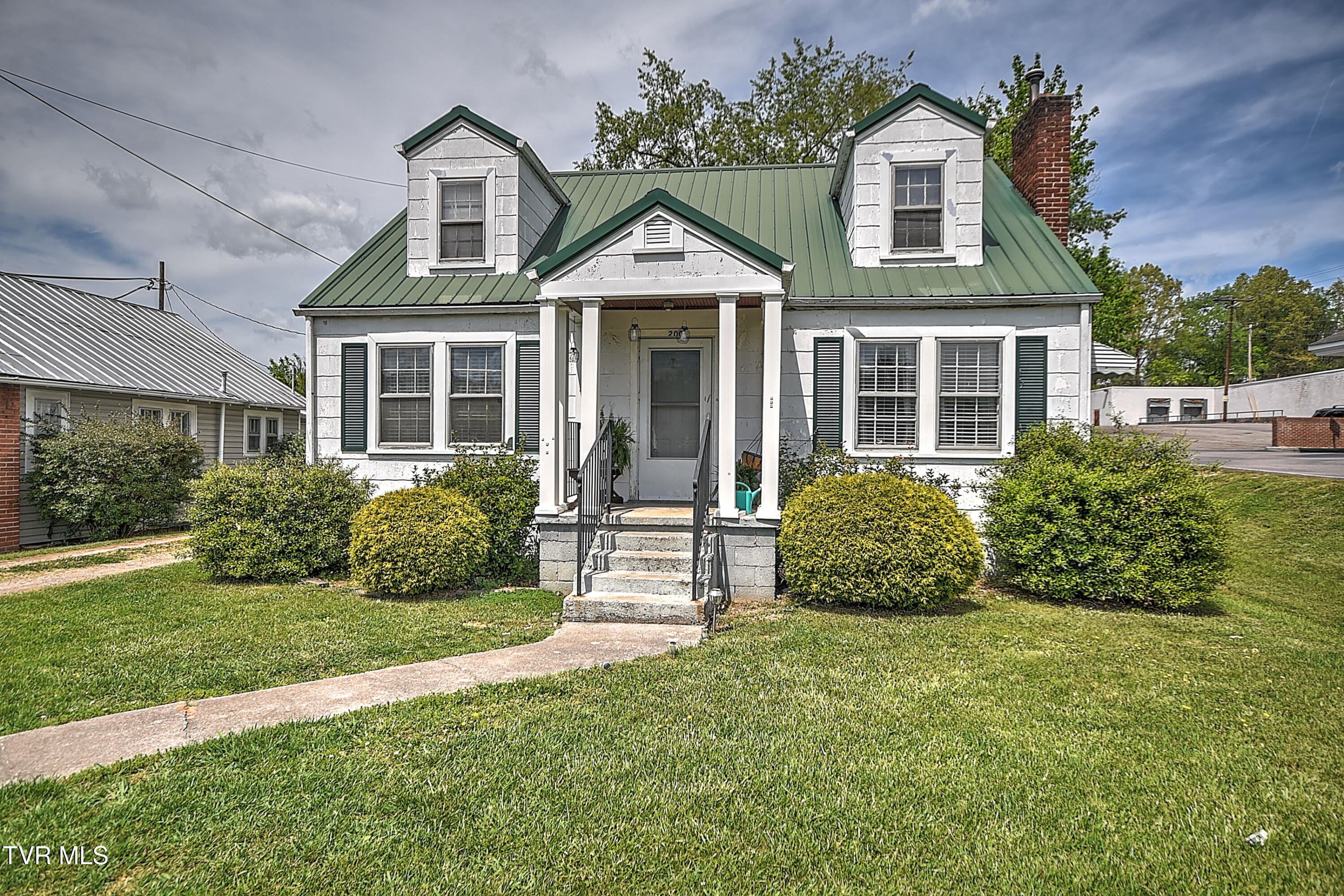 200 & 202 West Main Street