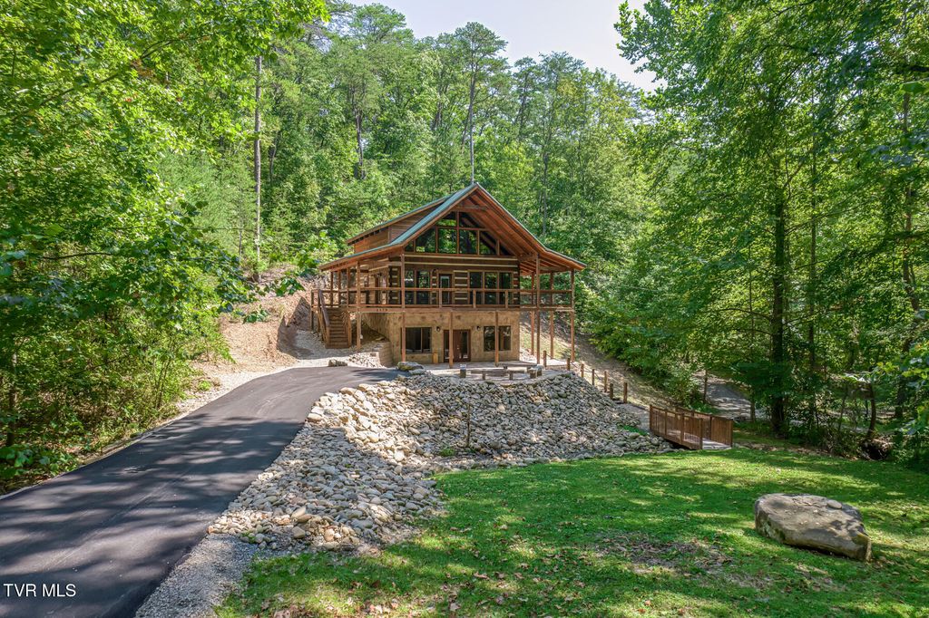 Photo of 2579 Black Bear Lane, Sevierville, TN 37876 (MLS # 9986210)