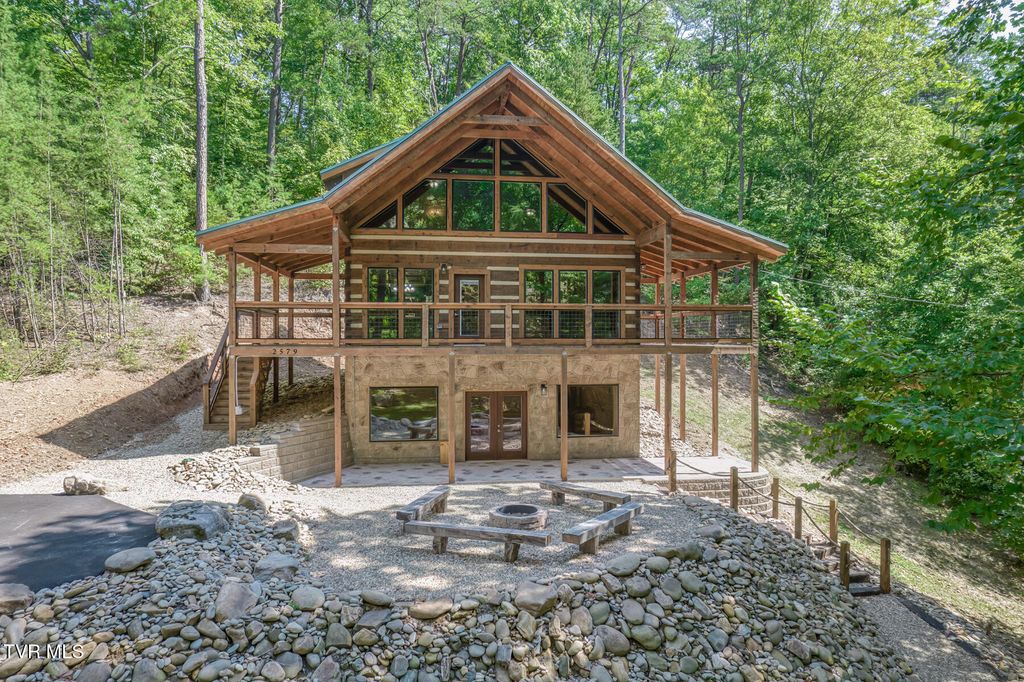 Photo of 2579 Black Bear Lane, Sevierville, TN 37876 (MLS # 9986210)