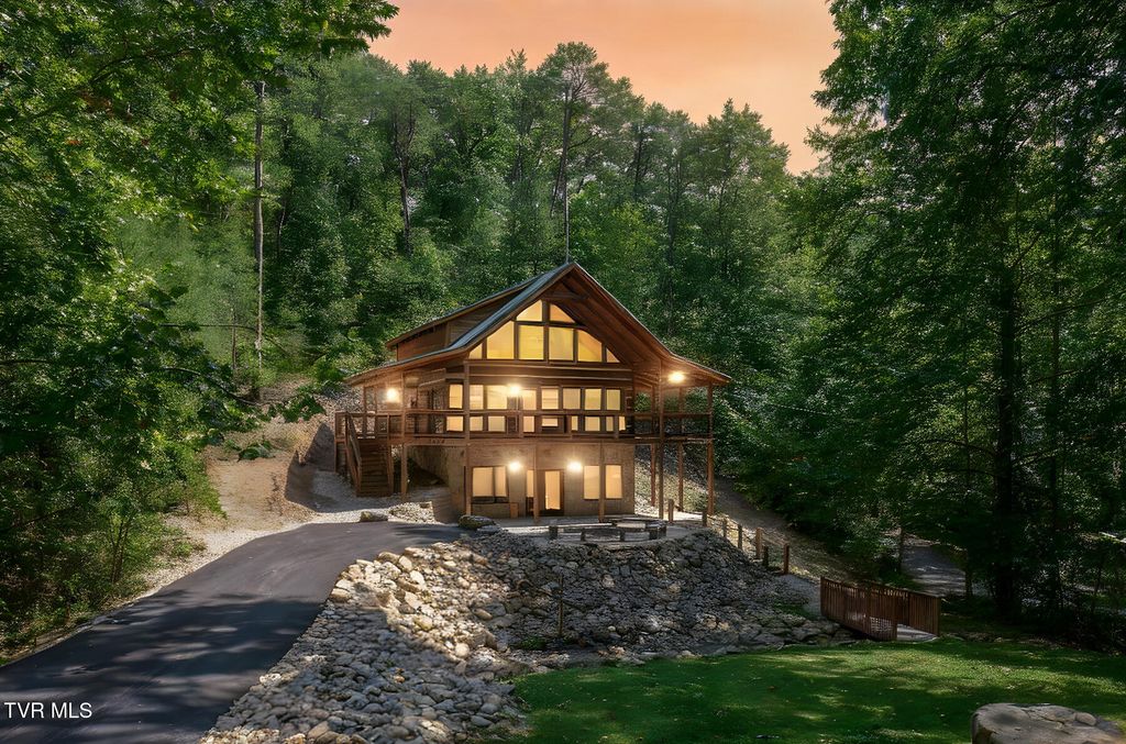 Photo of 2579 Black Bear Lane, Sevierville, TN 37876 (MLS # 9986210)